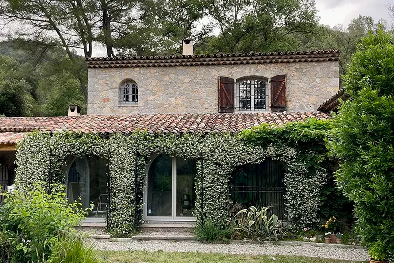 Tâmplărie Lemn Stratificat: Imobil Rezidențial, Nisa, Franța