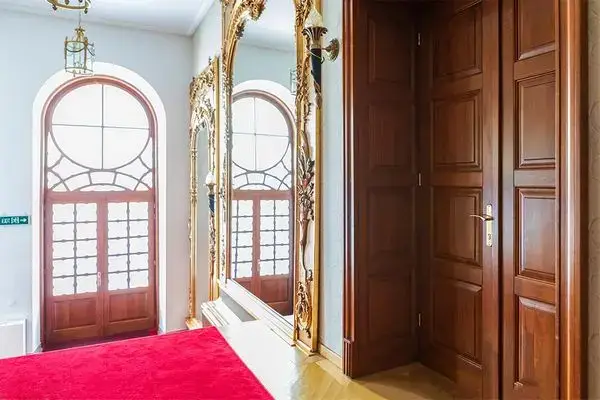 Uși de Interior & Exterior din Lemn Stratificat